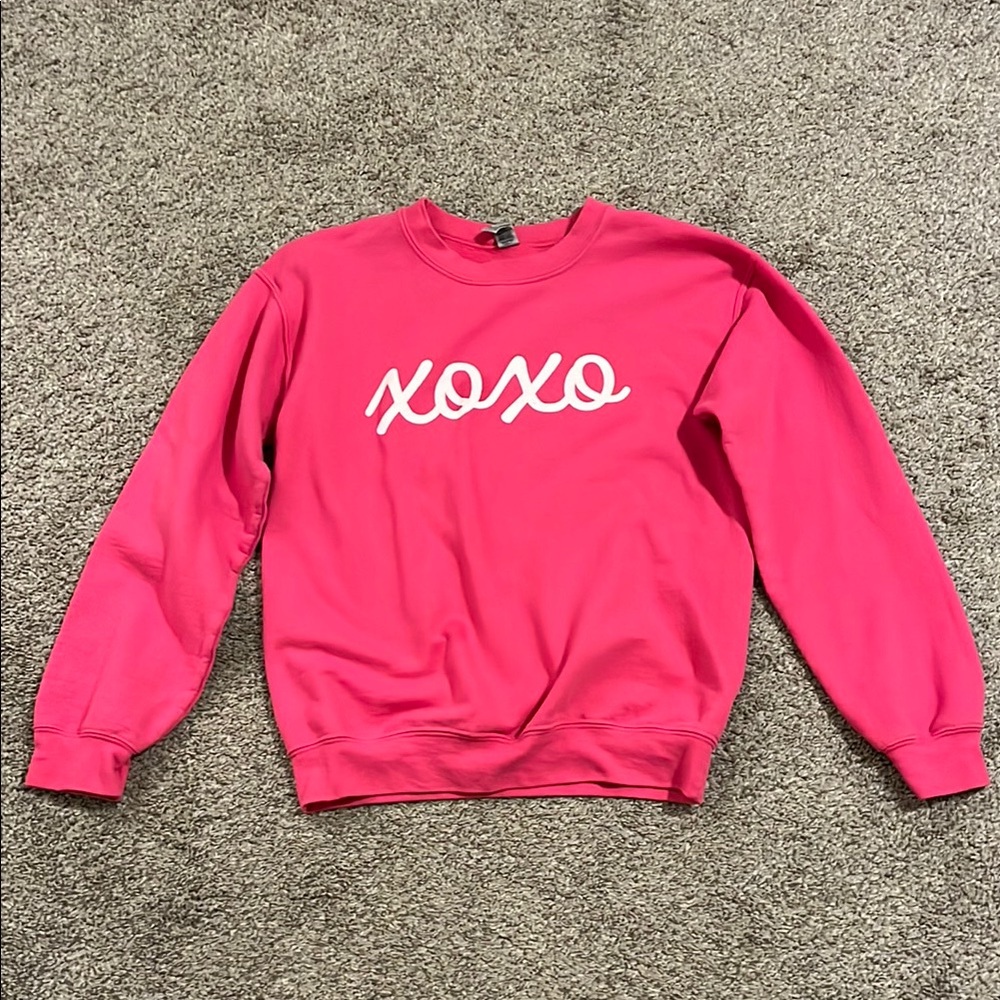 Gildan Pink Sweatshirt with White 'XOXO'